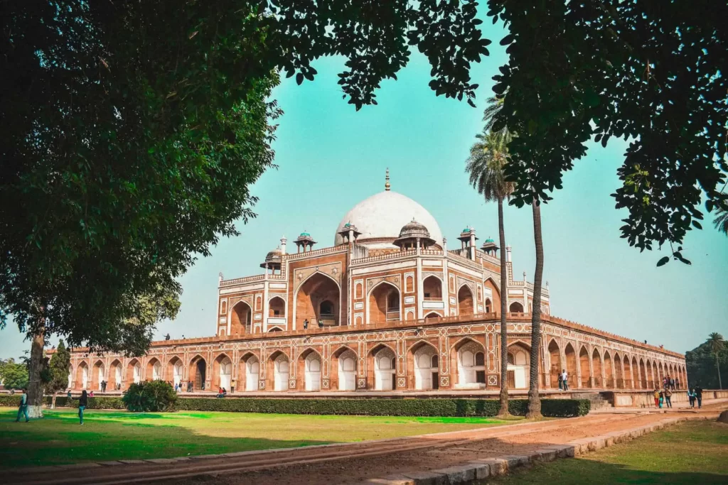 Delhi’s Iconic Landmarks: Journeying through History and Architecture